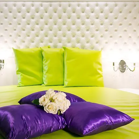 Domus Spagna Capo Le Case فندق مبيت وإفطار 3*