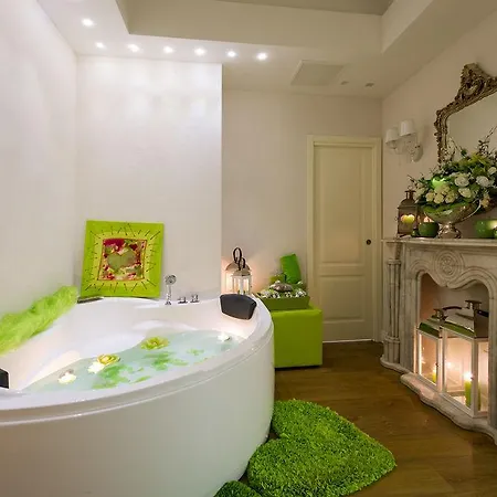 Domus Spagna Capo Le Case Bed & Breakfast