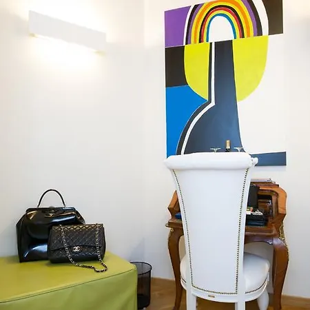 فندق مبيت وإفطار Domus Spagna Capo Le Case 3*