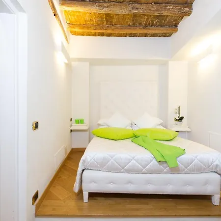 فندق مبيت وإفطار Domus Spagna Capo Le Case 3*