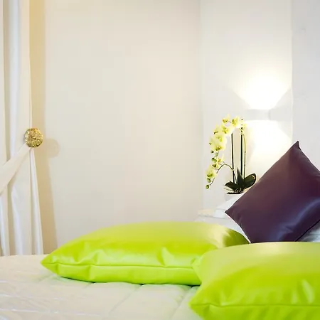 Domus Spagna Capo Le Case فندق مبيت وإفطار 3*