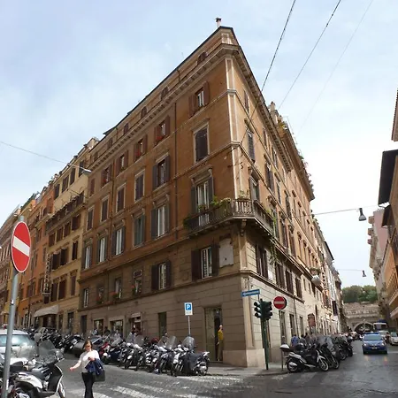فندق مبيت وإفطار Domus Spagna Capo Le Case 3*